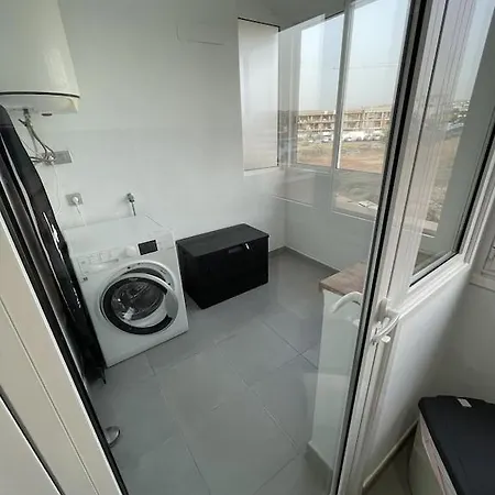 Apartment Stunning 2 Bedroom With Full View Of The Sea And Marina , Full Sun *