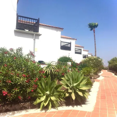 Cosy Flat Near Golf Club - Heated Pool, Terrace, Garden, Wi-fi San Miguel de Abona