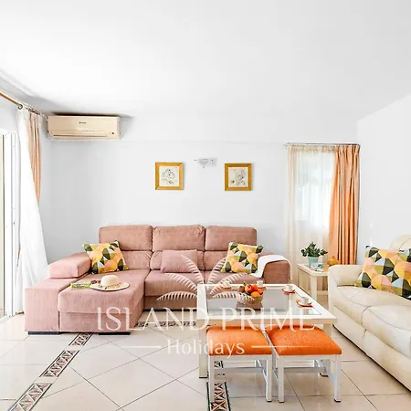 Apartment 3x Bedroom With Heated Pool Og101