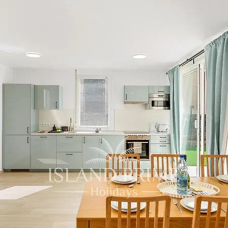 3x Bedroom House 100m From Ocean Ebv10 Holiday home