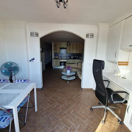 2 Bed That Steps Out On To The Pool