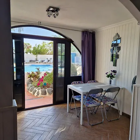 2 Bed That Steps Out On To The Pool Apartment *