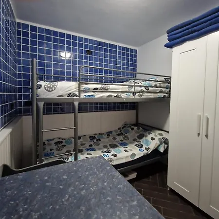 Apartment 2 Bed That Steps Out On To The Pool