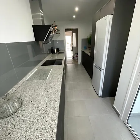 Apartment Stunning 2 Bedroom With Full View Of The Sea And Marina , Full Sun *