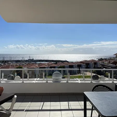 Stunning 2 Bedroom With Full View Of The Sea And Marina , Full Sun Apartment