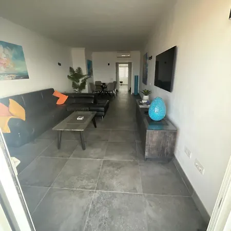 Stunning 2 Bedroom With Full View Of The Sea And Marina , Full Sun Apartment *