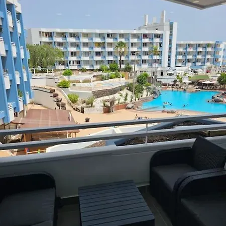 Apartment Flora Poolside View Park