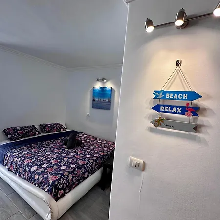 Air Conditioning, Private Parking And Fully Equipped Kitchen In In Golf Del Sur, Tenerife