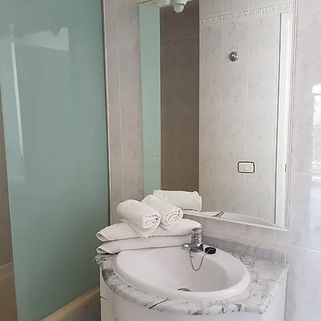 Apartment Adelfas 2 *