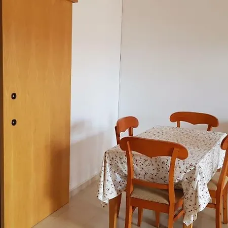 La Flora Apartment *