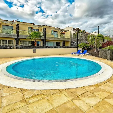 Townhouse 3 Bedrooms On The First Line *
