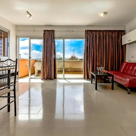 Strelitzia Park Aparthotel 3*