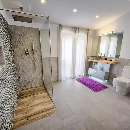 White House - Clasto * San Miguel de Abona