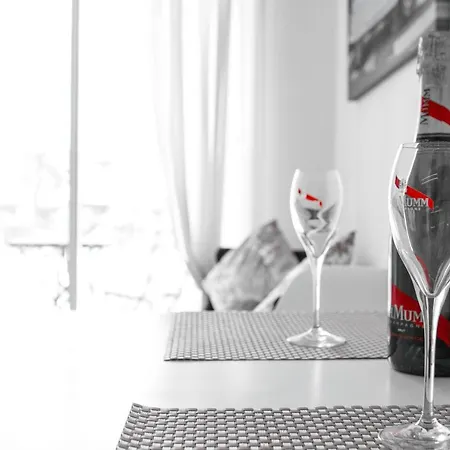 White House - Piro Apartment