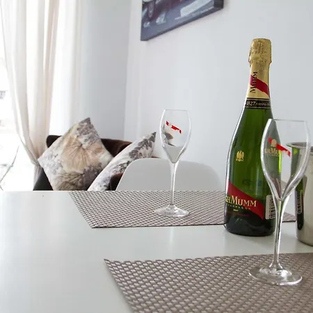 White House - Piro Apartment