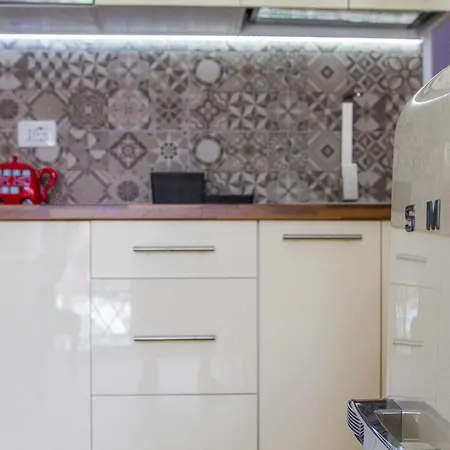 White House - Piro Apartment *