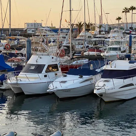 Barco Pita - Amarilla Marina Botel *