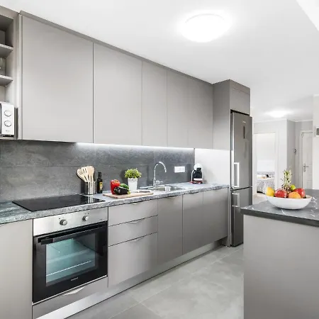 A31 Amazing 2 Bedroom With Terrace And Pool Apartment *