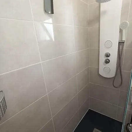 Golfsur-jacuzzi-privateparking-2bath-4bedroom-4tv-netflx-fastwifi * San Miguel de Abona