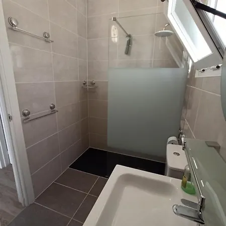 Golfsur-jacuzzi-privateparking-2bath-4bedroom-4tv-netflx-fastwifi Apartment *