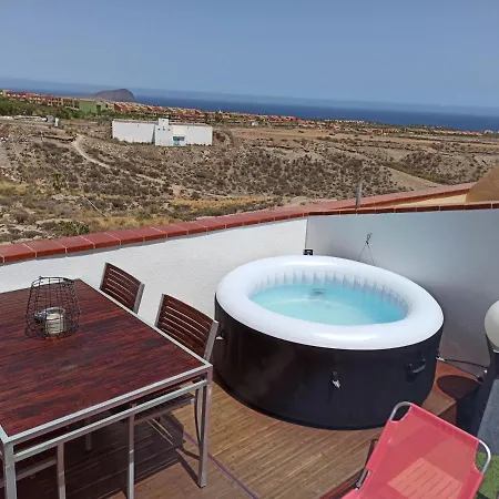 Apartment Golfsur-jacuzzi-privateparking-2bath-4bedroom-4tv-netflx-fastwifi
