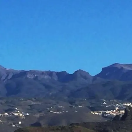 Golfsur-jacuzzi-privateparking-2bath-4bedroom-4tv-netflx-fastwifi Apartment