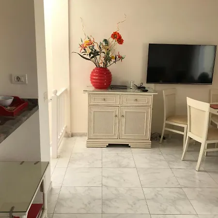 The Palms 2 Bed Duplex With Pool View
