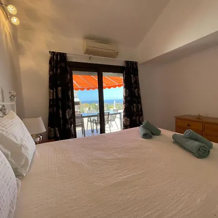Ocean View Golf Retreat: Private Heated Pool & Spacious Family Holiday home