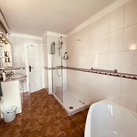 Ocean View Golf Retreat: Private Heated Pool & Spacious Family Holiday home *