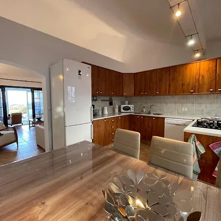 Ocean View Golf Retreat: Private Heated Pool & Spacious Family