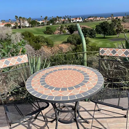 Ocean View Golf Retreat: Private Heated Pool & Spacious Family Holiday home *