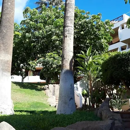 Apartment With Pool And Gardens Near The Coast *