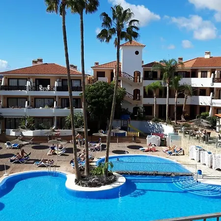Apartment With Pool And Gardens Near The Coast *