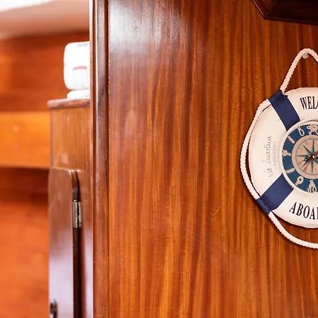 Botel Donde El Vecino Mas Cercano Es El Oceano