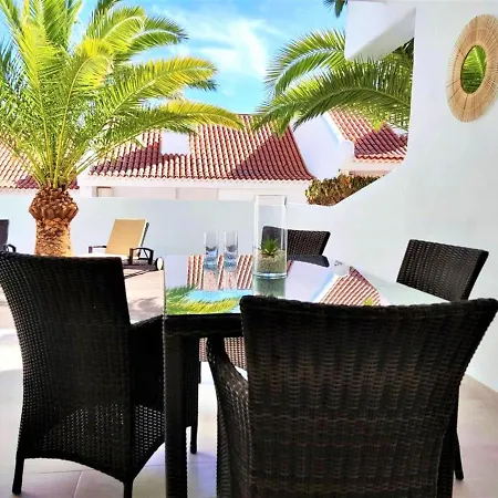 Gold Sand, Huge Terrace, Fast Wi-fi, Sat Tv Apartment