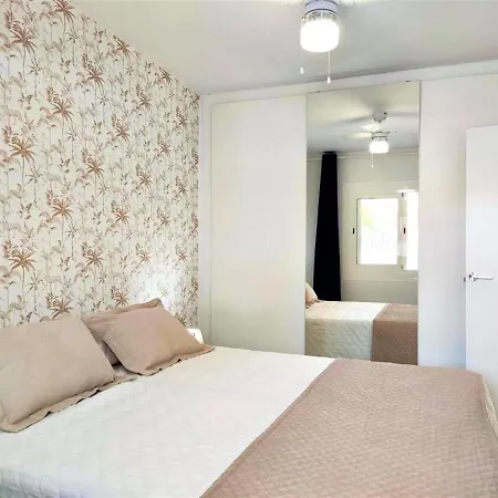 Gold Sand, Huge Terrace, Fast Wi-fi, Sat Tv Apartment *