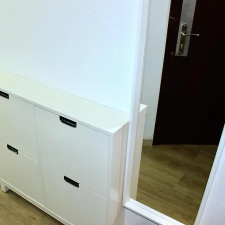Modern 1bdr Apartment *
