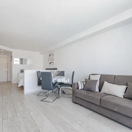 32 Park Amazing Bright Studio With Pool Apartment *