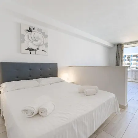 32 Park Amazing Bright Studio With Pool Apartment