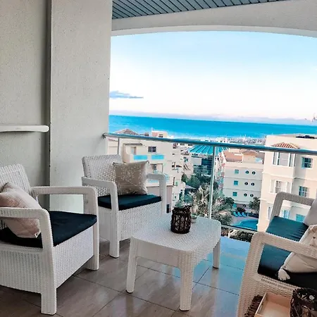 Sunny Ocean View - Pool, Fibre Net Apartment