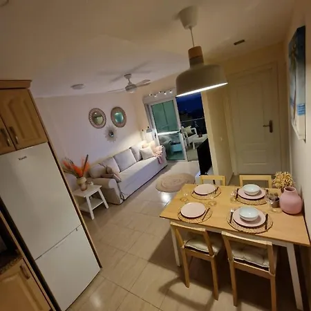 Sunny Ocean View - Pool, Fibre Net Apartment *