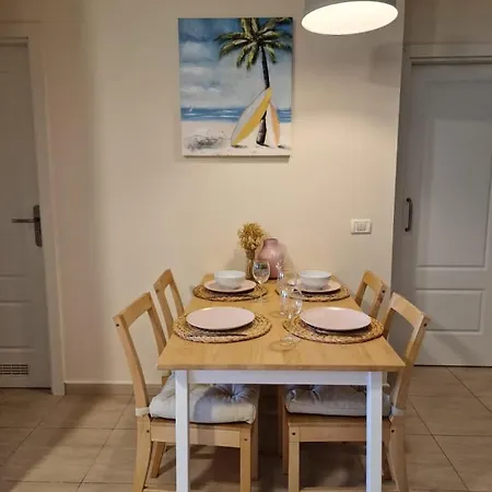 Sunny Ocean View - Pool, Fibre Net Apartment