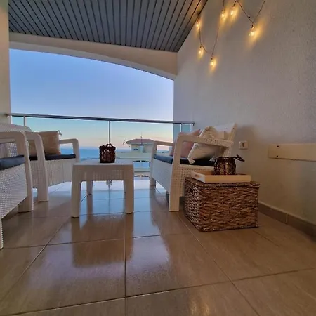 Sunny Ocean View - Pool, Fibre Net Apartment