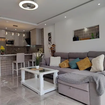 One Bed Ground Floor Pool View Apartment *