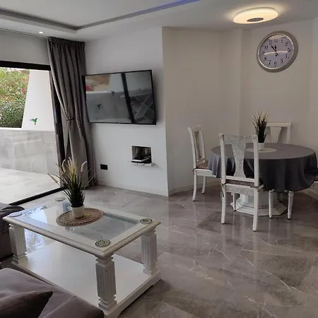 One Bed Ground Floor Pool View Apartment San Miguel de Abona