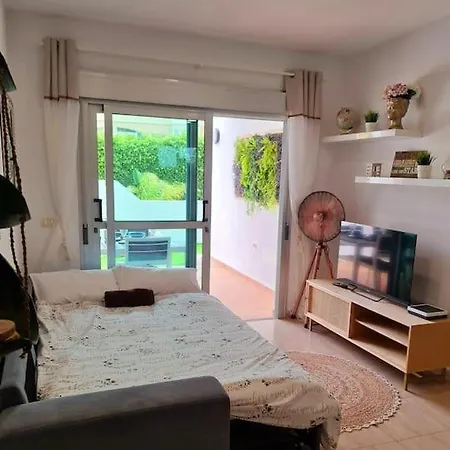 Homely In Modern Building With Pool Apartment