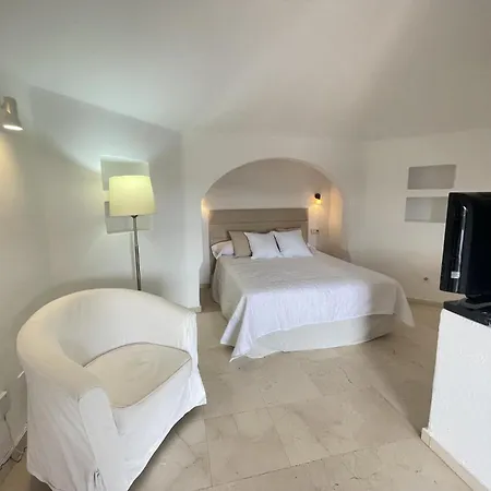 501.serene With Large Terrace And Pool Apartment *