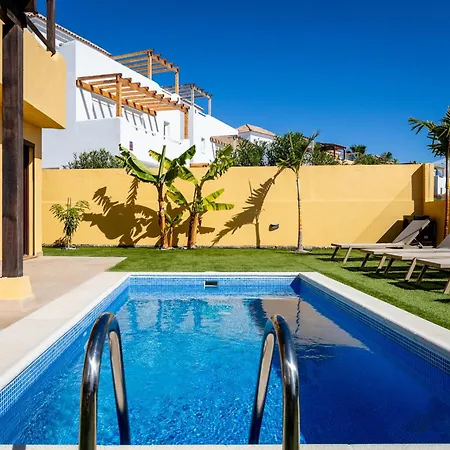 With 4 Bedrooms And Private Heated Pool Villa *