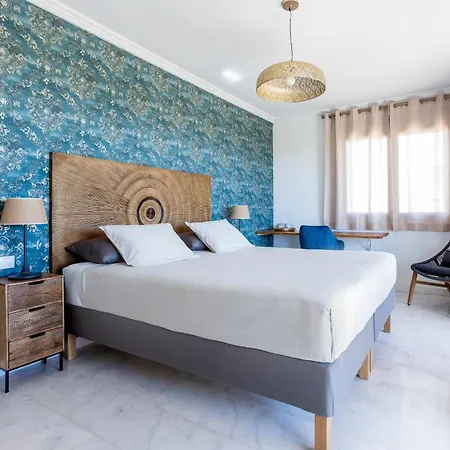 Villa With 4 Bedrooms And Private Heated Pool