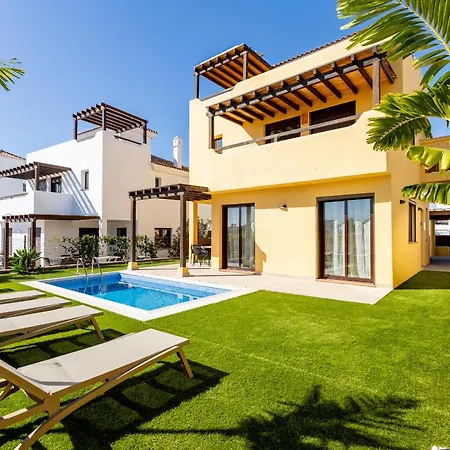 With 4 Bedrooms And Private Heated Pool * San Miguel de Abona